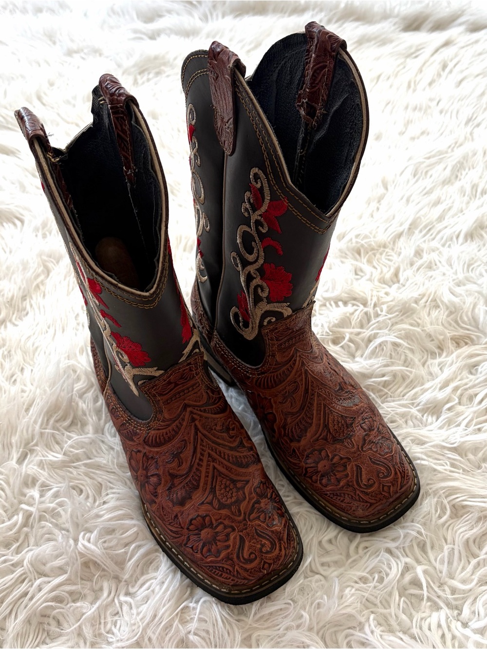 Women's Floral Embroidered Western Cowgirl Boots - Brown with Red  8-8.5
